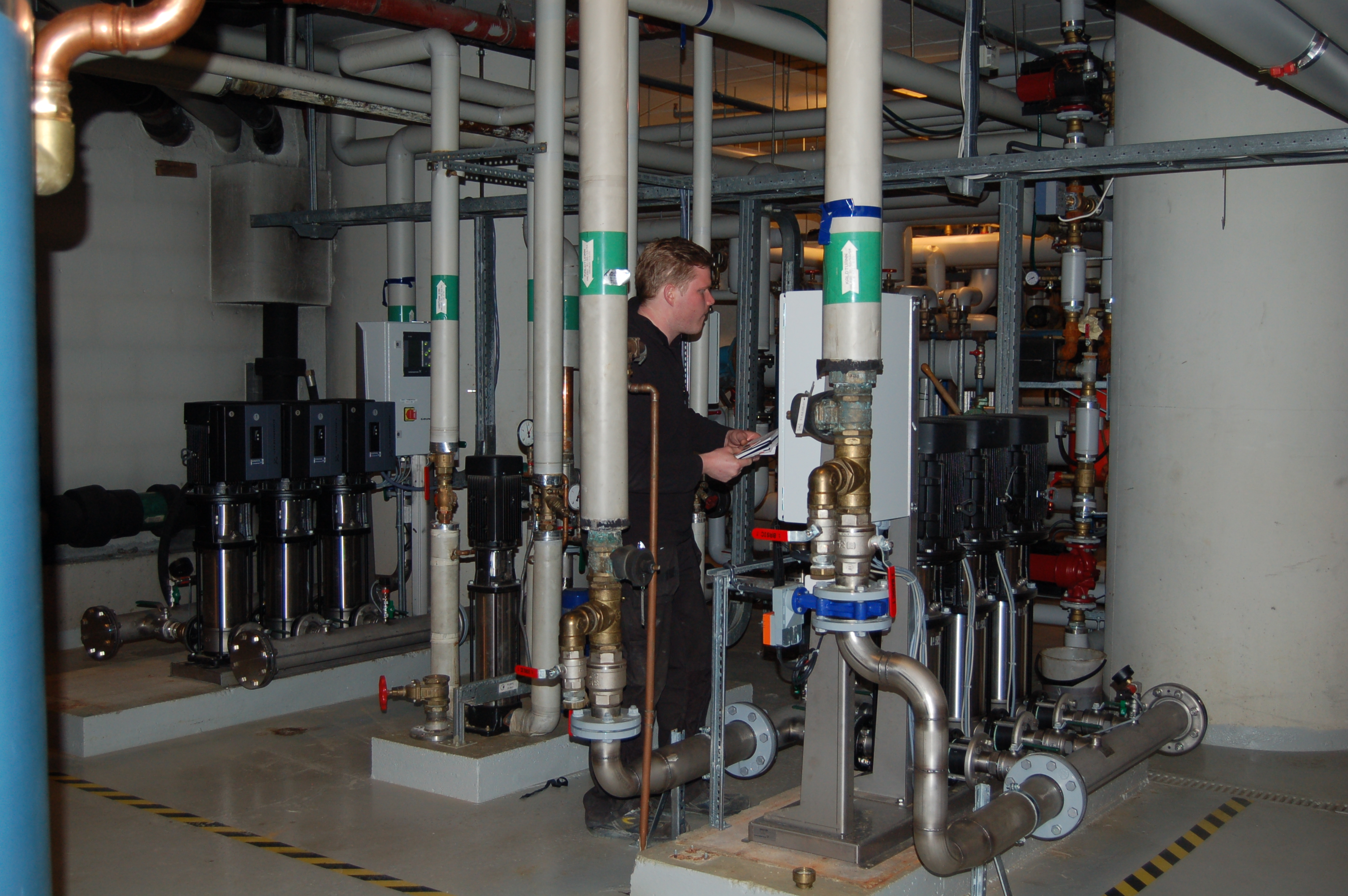 Service og ny installasjon av pumper, trykkøkningsanlegg m.m